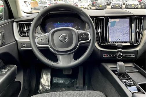 2022 Volvo XC60 B5 Momentum