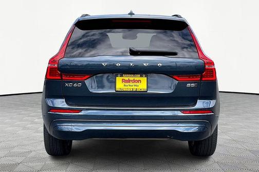 2022 Volvo XC60 B5 Momentum