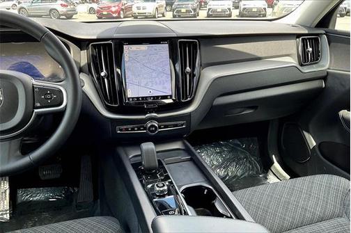 2022 Volvo XC60 B5 Momentum