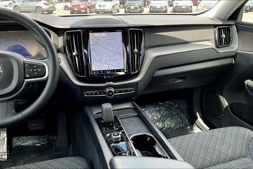 2022 Volvo XC60 B5 Momentum