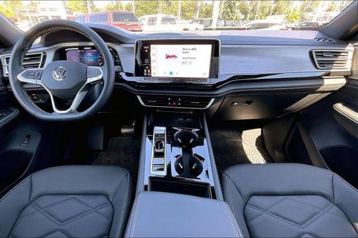 2025 Volkswagen Atlas Cross Sport 2.0T SE w/Technology 4MOTION