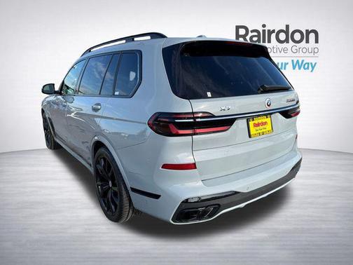 2023 BMW X7 M60i