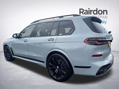 2023 BMW X7 M60i
