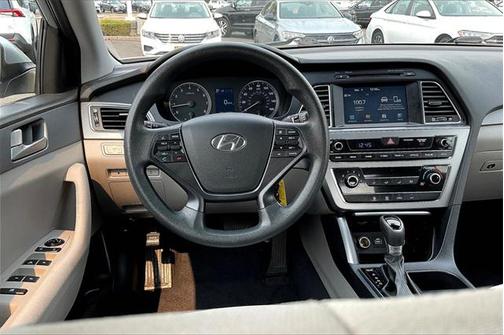 2017 Hyundai SONATA SE