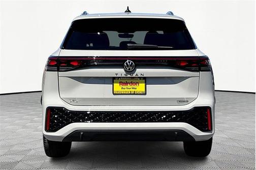 2025 Volkswagen Tiguan 2.0T SEL R-Line 4MOTION