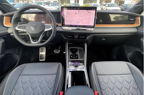 2025 Volkswagen Tiguan 2.0T SEL R-Line 4MOTION