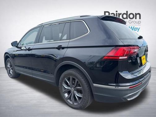 Deep Black Pearl 2022 Volkswagen Tiguan 2.0T SE 4MOTION