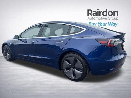 Deep Blue Metallic 2019 Tesla Model 3 Long Range