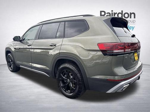 Avocado Green Pearl 2026 Volkswagen Atlas Peak Edition