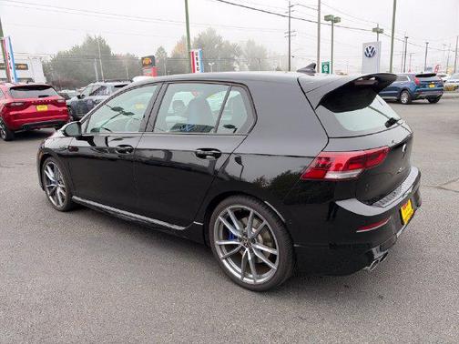 Mythos Black Metallic 2024 Volkswagen Golf R 2.0T DSG