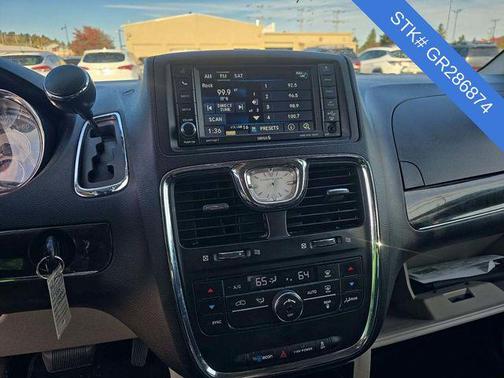 2016 Chrysler Town & Country Touring