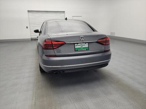 2017 Volkswagen Passat 1.8T R-Line w/Comfort