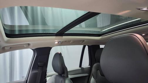 2018 Volvo XC90 T5 Momentum