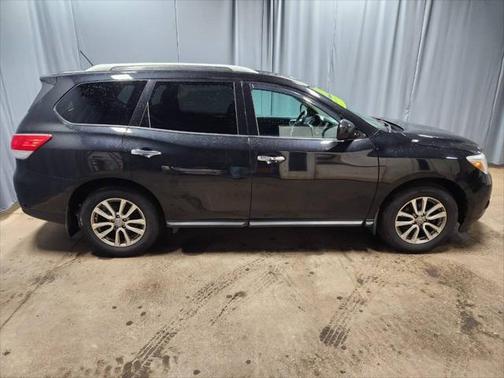 2016 Nissan Pathfinder SV