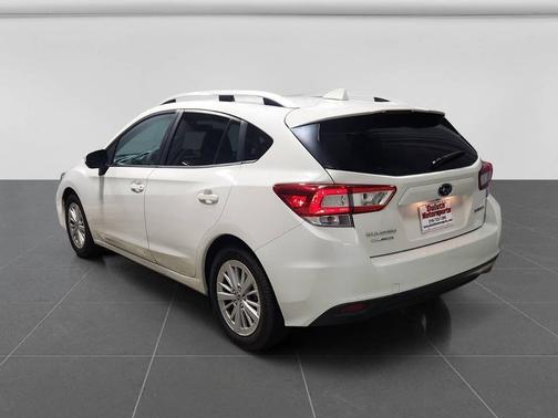 Off White 2018 Subaru Impreza 2.0i Premium