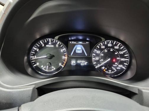 Red 2014 Nissan Pathfinder SL