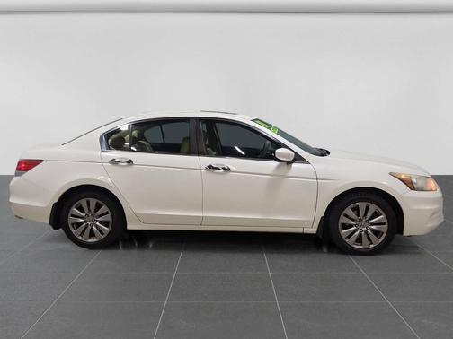 White 2011 Honda Accord SE