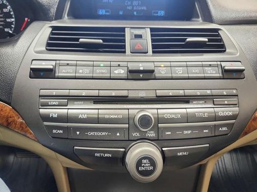 White 2011 Honda Accord SE