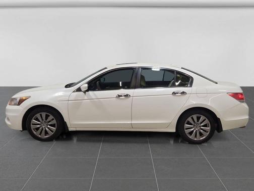 White 2011 Honda Accord SE