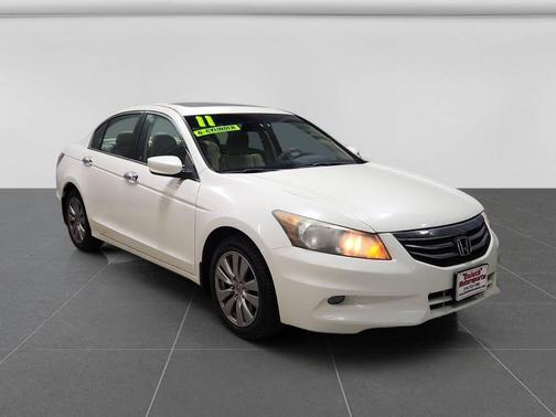 White 2011 Honda Accord SE