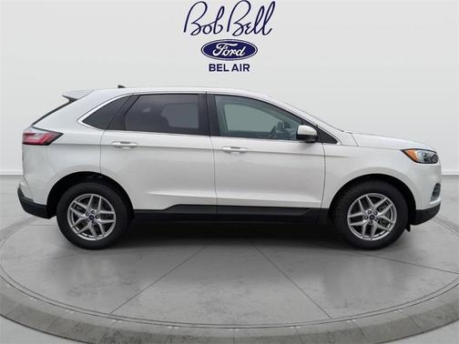 White Metallic 2022 Ford Edge SEL