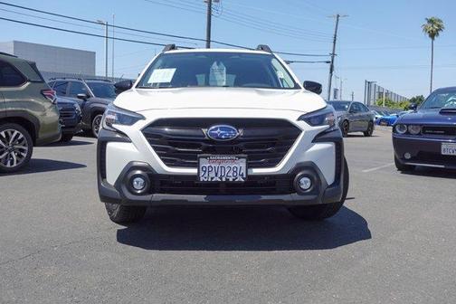Crystal White Pearl 2025 Subaru Outback Onyx Edition