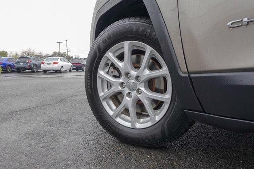 2017 Jeep Cherokee Sport