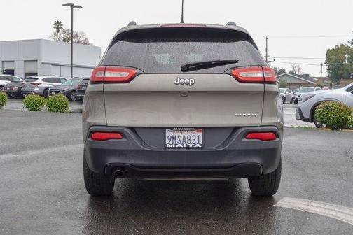 2017 Jeep Cherokee Sport