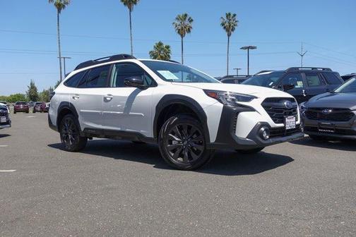 Crystal White Pearl 2025 Subaru Outback Onyx Edition