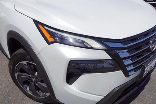 Everest White P 2024 Nissan Rogue SV