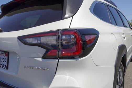Crystal White Pearl 2025 Subaru Outback Limited
