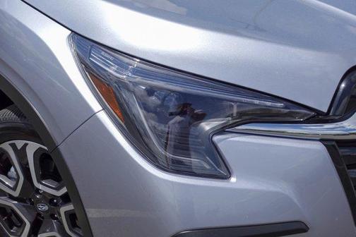 Ice Silver Metallic 2023 Subaru Ascent Limited 8-Passenger