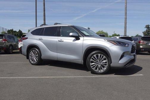 Celestial Silver Metallic 2022 Toyota Highlander Platinum