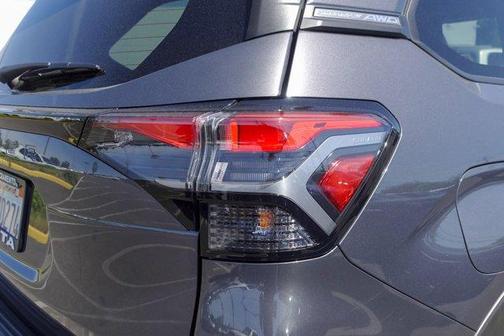 Magnetite Gray Metallic 2025 Subaru Forester Limited