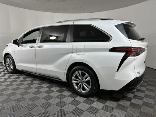 2023 Toyota Sienna Limited