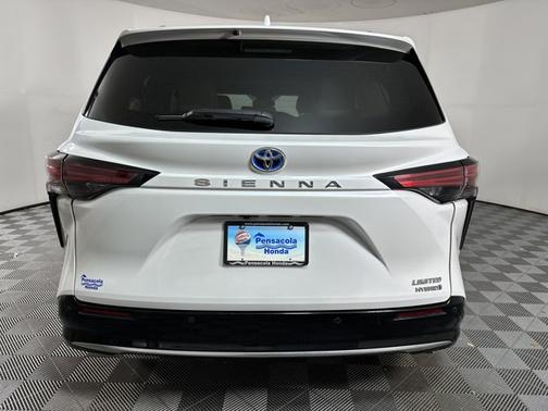 2023 Toyota Sienna Limited