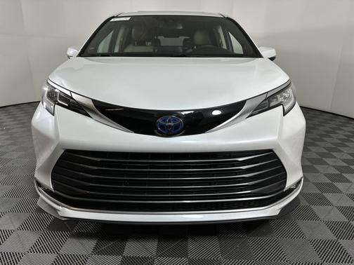2023 Toyota Sienna Limited