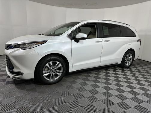 2023 Toyota Sienna Limited