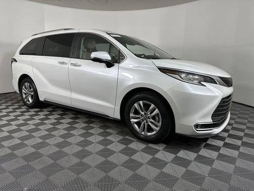2023 Toyota Sienna Limited