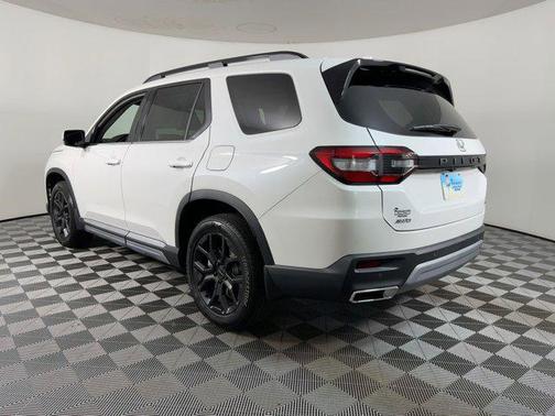 2025 Honda Pilot Touring 8-Passenger