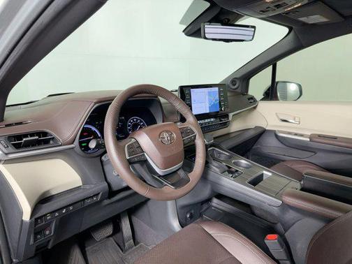 2023 Toyota Sienna Platinum