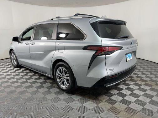 2023 Toyota Sienna Platinum
