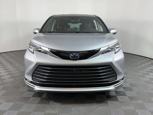 2023 Toyota Sienna Platinum