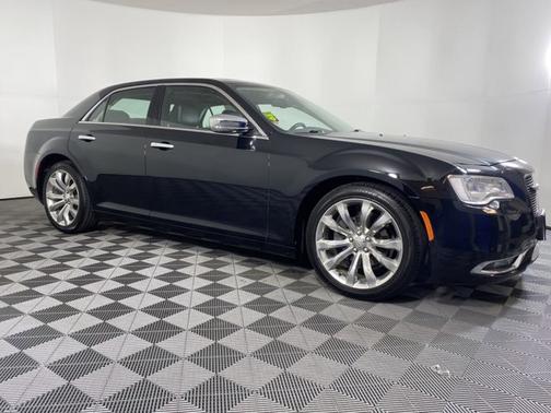 Photo 2 of 39 of 2020 Chrysler 300 Limited