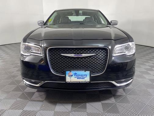 Photo 3 of 39 of 2020 Chrysler 300 Limited