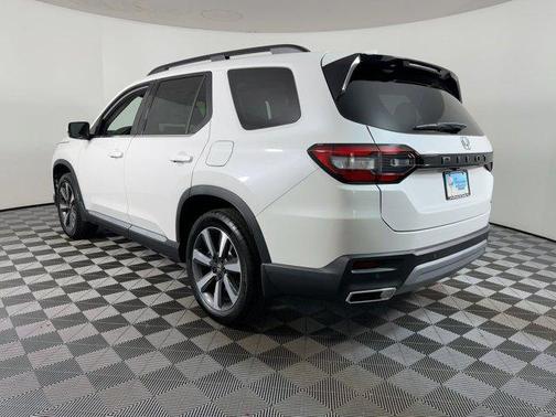 2025 Honda Pilot Touring 8-Passenger