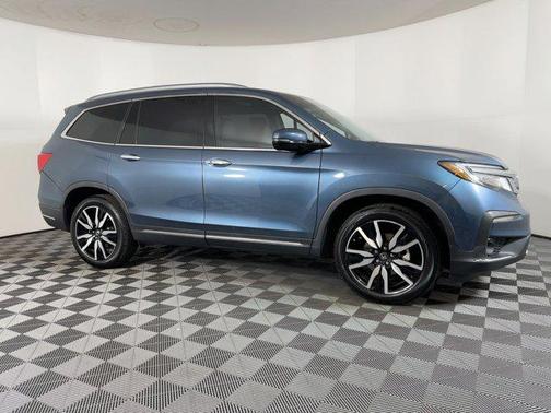 2022 Honda Pilot Touring 8-Passenger