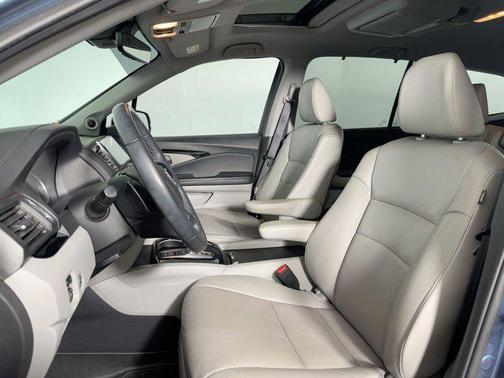 2022 Honda Pilot Touring 8-Passenger