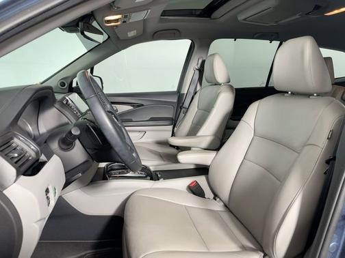 2022 Honda Pilot Touring 8-Passenger