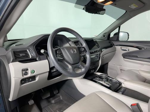 2022 Honda Pilot Touring 8-Passenger